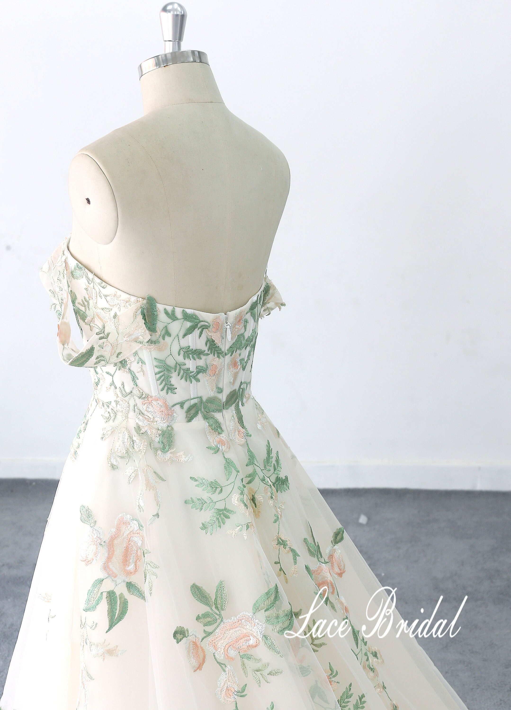 green woodland wedding dress Green Woodland Wedding Dress Flower Nature Dress Wedding Pagan Witchy Bridal Dress Nordic Viking Wedding Gown Medieval Forest Wedding Dress