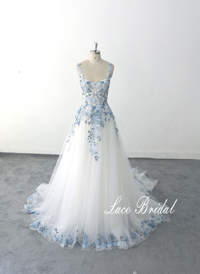 Customized wedding dress blue lace wedding dress Romantic light wedding dress with straps imagem 3