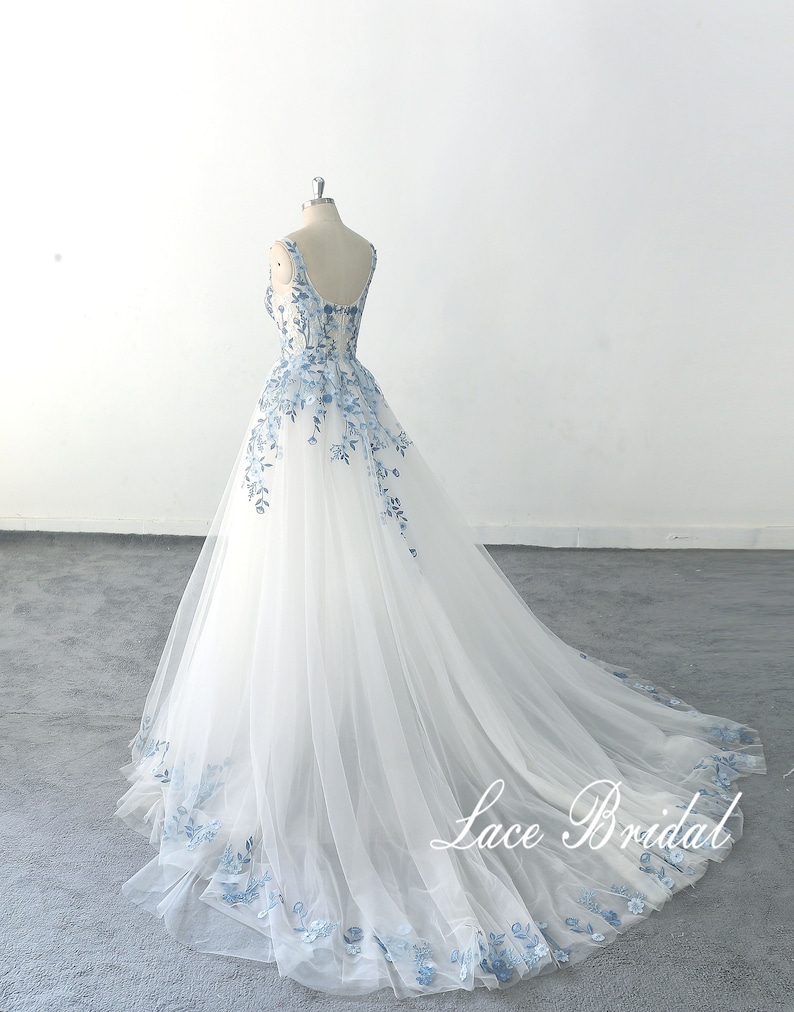 Customized wedding dress blue lace wedding dress Romantic light wedding dress with straps imagem 6