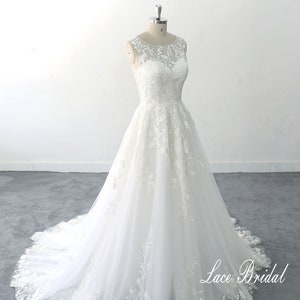 Custom made A-line tulle lace wedding dress Cathedral Wedding Dress gorgeous wedding dress