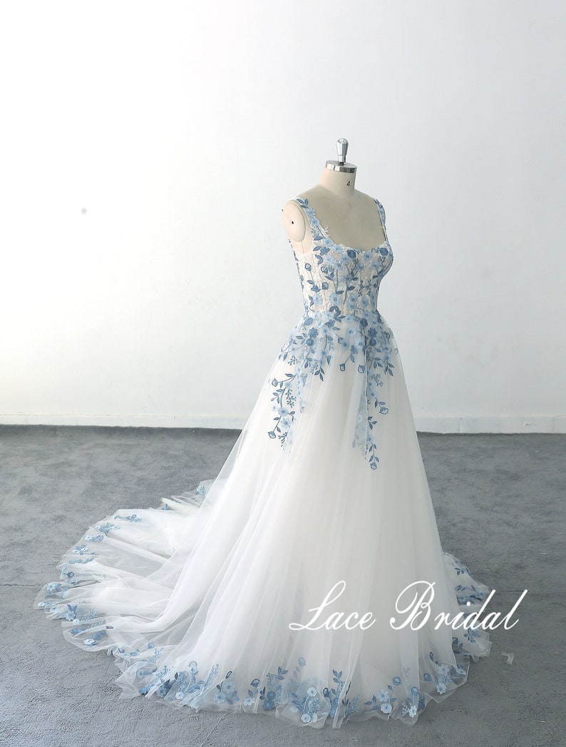 Customized wedding dress blue lace wedding dress Romantic light wedding dress with straps imagem 1