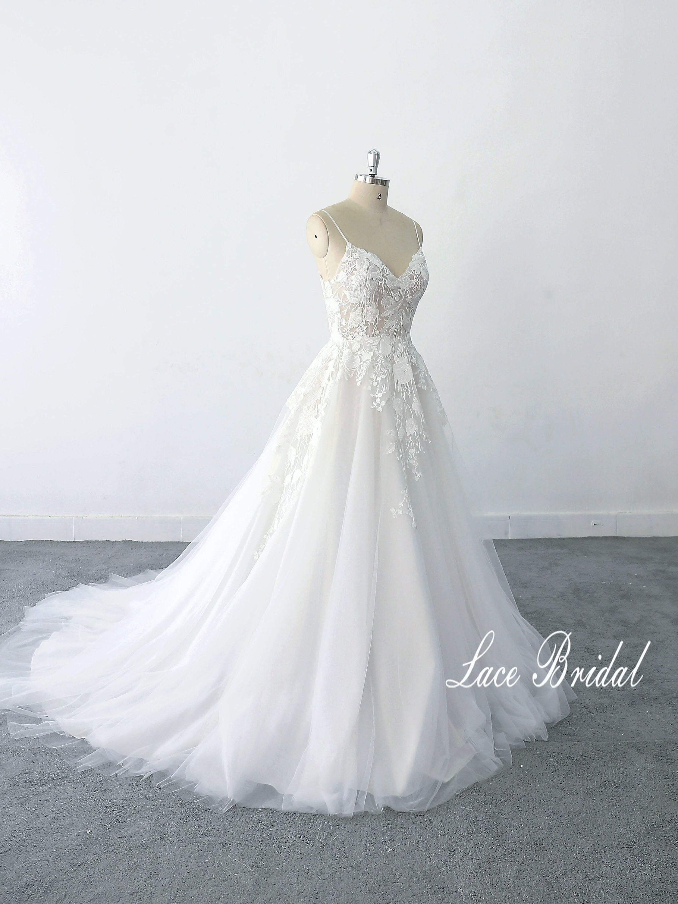 Vestido de novia de encaje de tul de linea A hecho a medida vestido de novia de encaje suave con espalda abierta vestido de novia de verano con tirantes finos Etsy