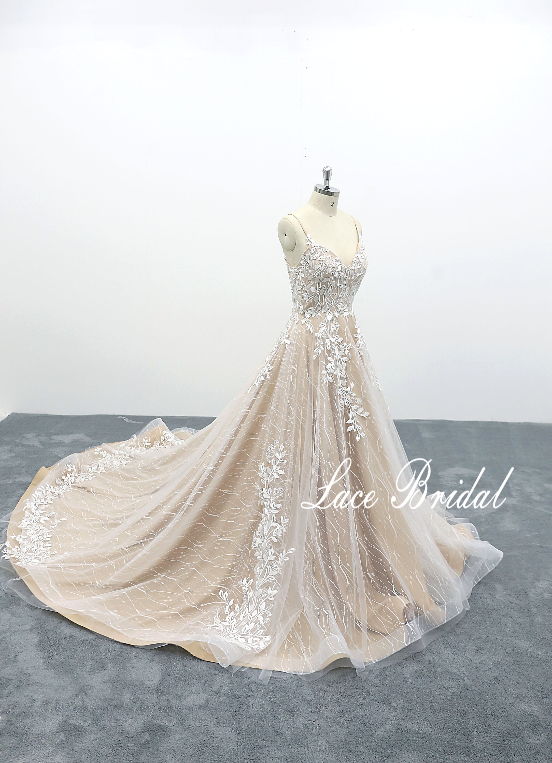 Bridal gowns with long trains new arrivals