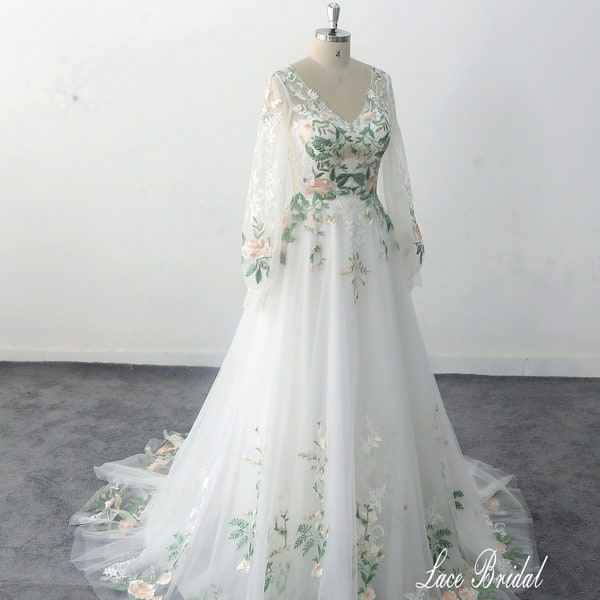 Vestido de noiva verde com mangas bufantes e renda, estilo fada da floresta, para cerimônias ao ar livre.