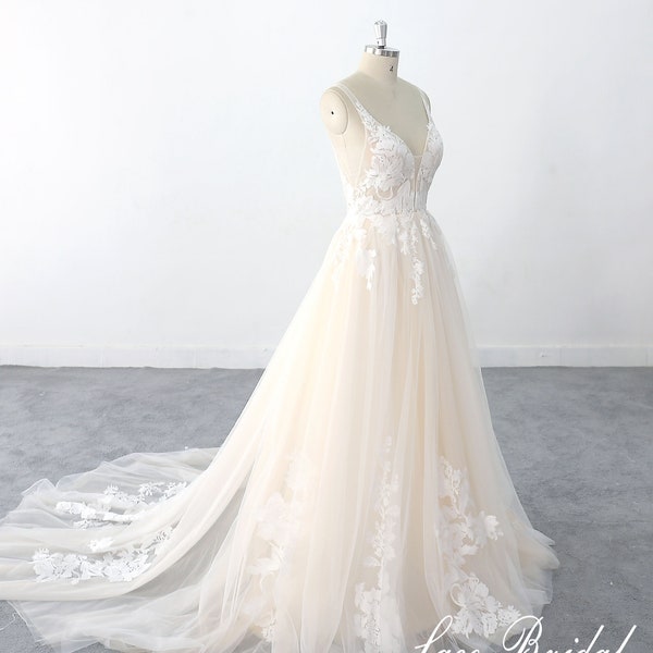 Vestido de Noiva Personalizado em Renda Marfim: Vestido Boho de Tule com Decote em V Profundo
