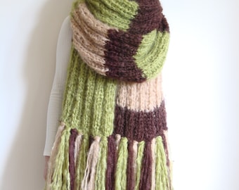 Gray mohair fringe muffler