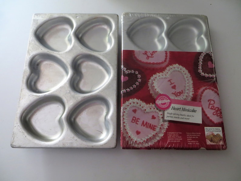 Wilton 6 Heart Mini Cake Baking Pan 2 Kitchen & Dining Bakeware