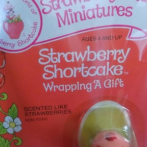 Strawberry Shortcake Present Mini Strawberryland Miniatures Sealed Vintage Kenner PVC Action Figure doll UNPUNCHED