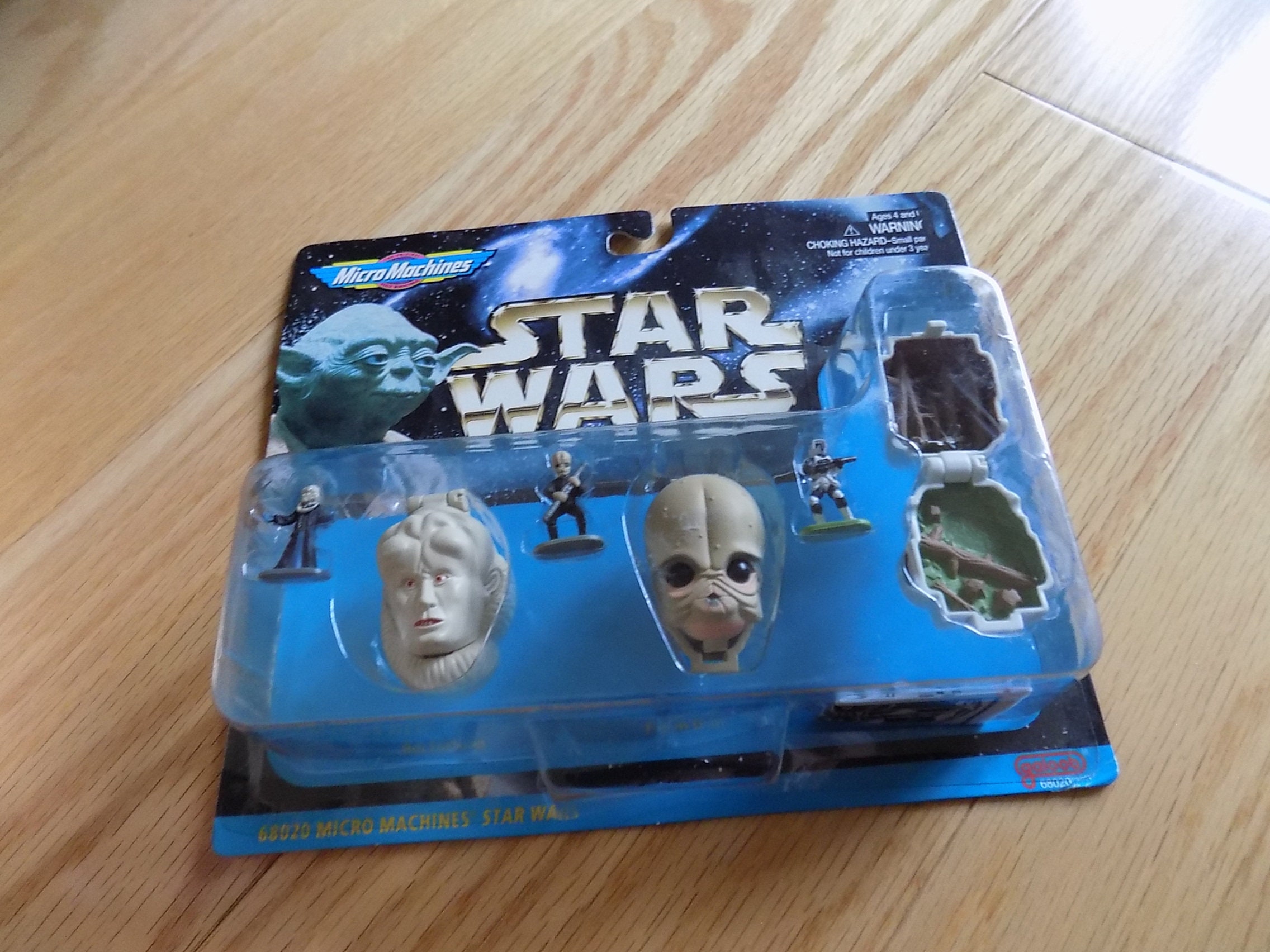 1995 Star Wars Micro Machines Millennium Falcon Playset