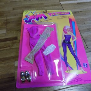 Jem y los hologramas ¡Realmente escandalosos! Atuendo Nueva tarjeta sellada Muñeca Muñecas Juguete Figura de acción Gema en el escenario Modas Solo el comienzo