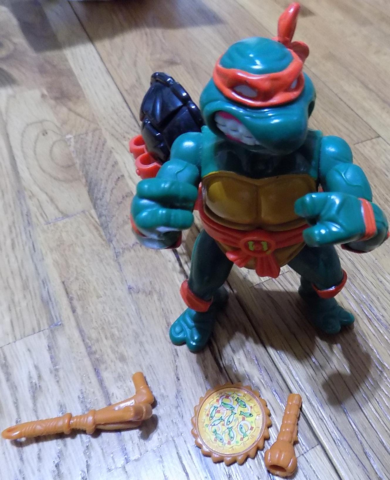 ミケランジェロ TMNT アクションフィギュア（収納ケース＆アクセサリー 