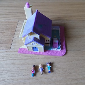 Polly Pocket Vintage Bluebird School House lights play action figure toy doll
