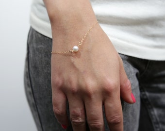gold bracelet, pearl bracelet, pearl bead bracelet, simple everyday bracelet , gold and white, white pearl bracelet -P3