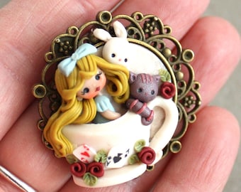kawaii alice puppe kette, edelstahl, tonfigurine, sammelpuppe, handgemachte kette, made in italy, disney, wunderland