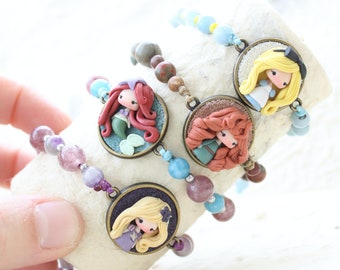 macramè bracelet with hard stones and polymerclay kawaii doll, adjustable, doll disney figurine, clay doll
