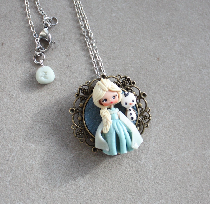elsa Frozen, Disney Kette, Polymerclay anhänger, kawaii kette, figurine, kawaii kette, figurine, polymerclay kette Bild 1