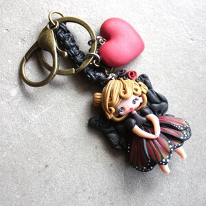Schlüsselanhänger aus Kordel, Makramee, schwarz, mit Fee aus Polymerton, Monarchfalter und Herz aus Fimo, Taschenschmuck