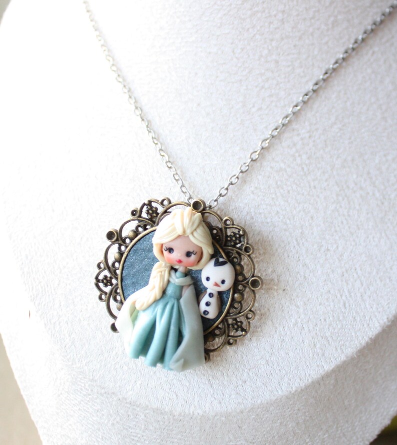 elsa Frozen, Disney Kette, Polymerclay anhänger, kawaii kette, figurine, kawaii kette, figurine, polymerclay kette Bild 5