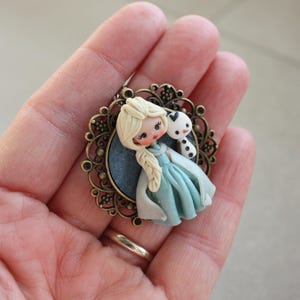 elsa Frozen, Disney Kette, Polymerclay anhänger, kawaii kette, figurine, kawaii kette, figurine, polymerclay kette Bild 3