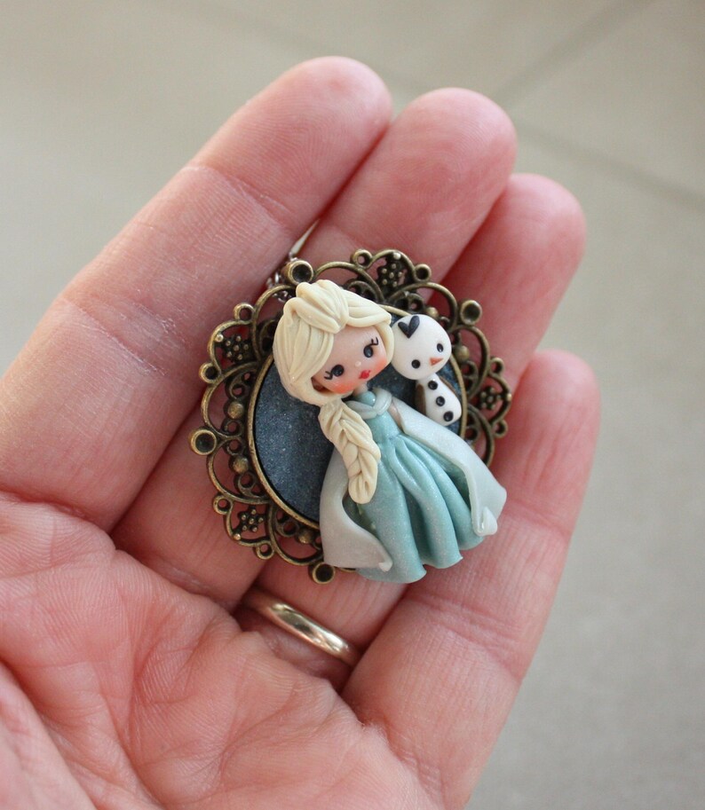 elsa Frozen, Disney Kette, Polymerclay anhänger, kawaii kette, figurine, kawaii kette, figurine, polymerclay kette Bild 3
