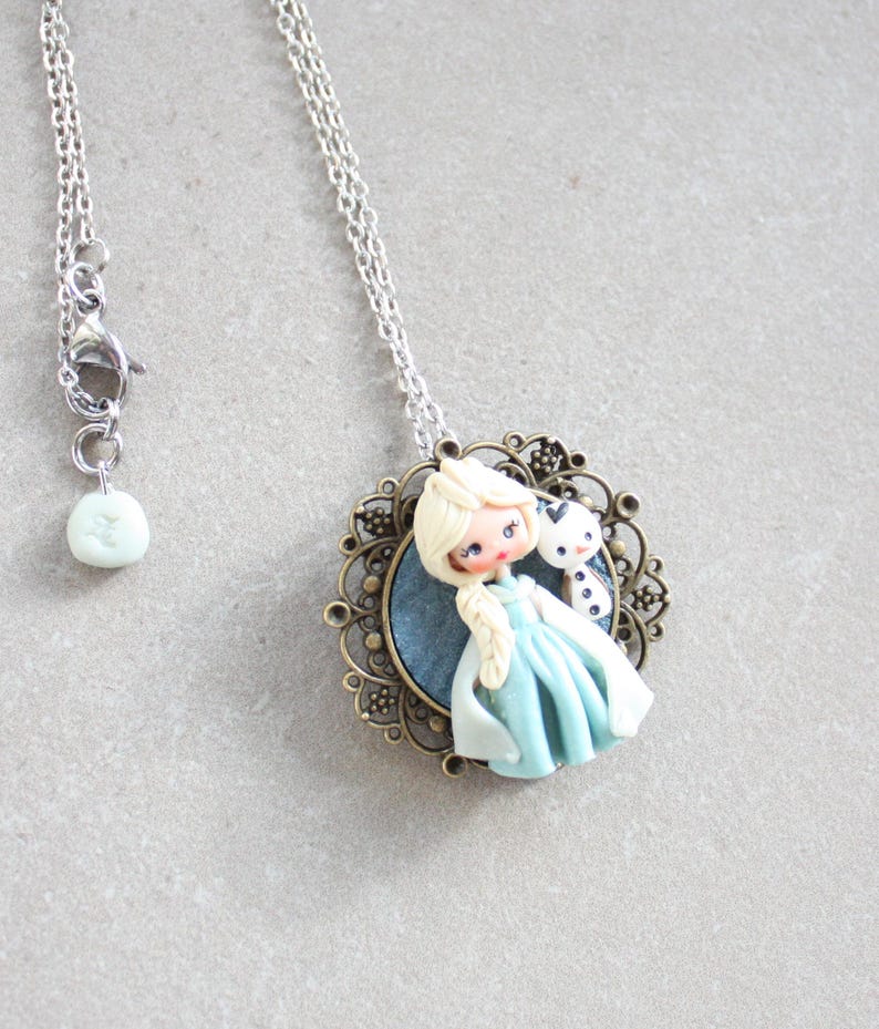 elsa Frozen, Disney Kette, Polymerclay anhänger, kawaii kette, figurine, kawaii kette, figurine, polymerclay kette Bild 4