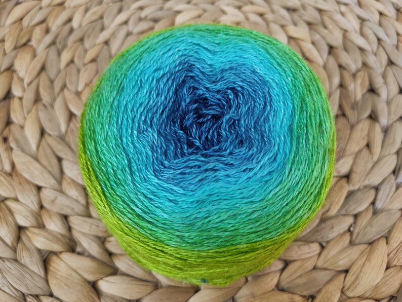 Hand dyed gradient - 700m100g 220 on silkyak base colorway Lisa Muruk