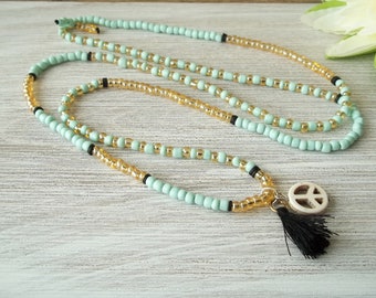 Süße Boho Kette Topasfarben Mint mit Peace-Zeichen und Quaste