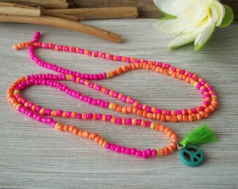 Süße Boho Kette Neon Pink Orange mit Peace-Zeichen und Quaste