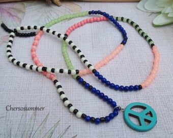 Bunte Zarte Boho Kette mit Peace-Zeichen Hippie Glas