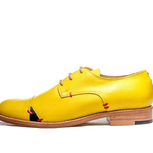 Chaussures oxford brogues jaunes pour femmes/ Chaussures hipster en cuir jaune/ Appartements à lacets faits à la main/ Chaussures de bureau jaunes/ Chaussures confortables/ Jaune