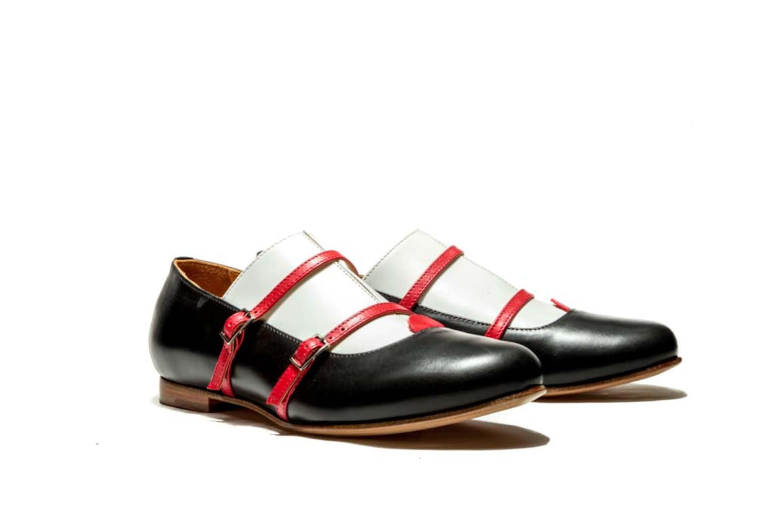 ballet flats/ black leather flats/ oxford shoes/ monks/ women's flats/ flat leather shoes/ buckle up shoes/ black and white/