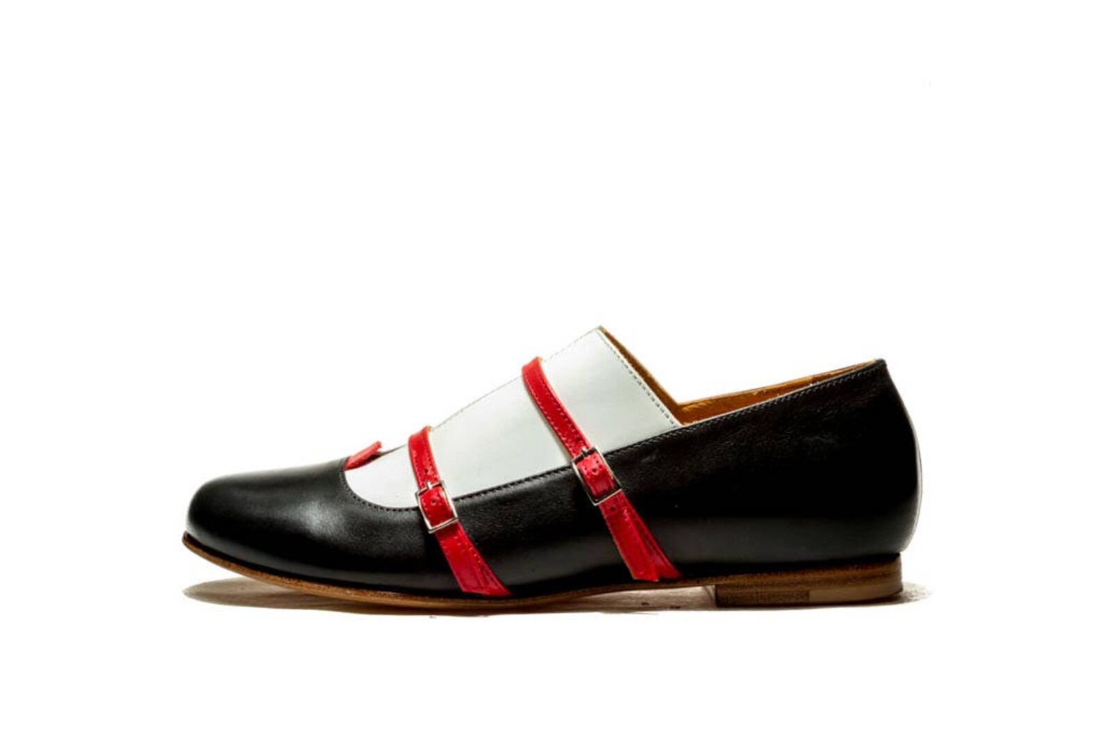 ballet flats/ black leather flats/ oxford shoes/ monks/ women's flats/ flat leather shoes/ buckle up shoes/ black and white/