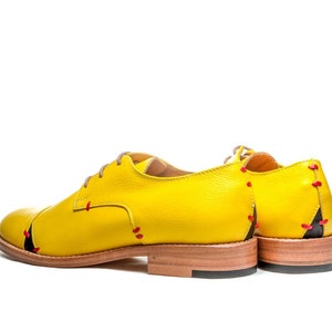 Chaussures oxford brogues jaunes pour femmes/ Chaussures hipster en cuir jaune/ Appartements à lacets faits à la main/ Chaussures de bureau jaunes/ Chaussures confortables/ image 5