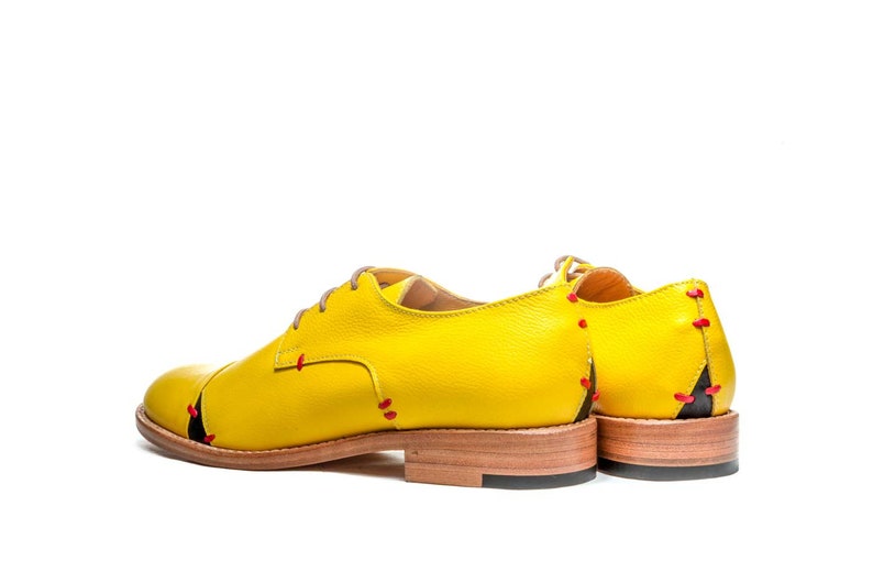 Chaussures oxford brogues jaunes pour femmes/ Chaussures hipster en cuir jaune/ Appartements à lacets faits à la main/ Chaussures de bureau jaunes/ Chaussures confortables/ image 5