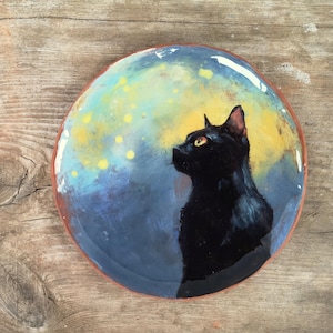 黒猫の手描き陶器装飾皿、素朴な皿、オリジナルの家の装飾、モダンな陶器、オリジナルのギフト、陶器アート