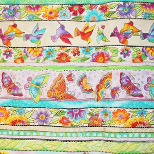 Tela a rayas con mariposas y colibríes Laurel Burch FLYING COLORS 2 en color lavanda - BTHY