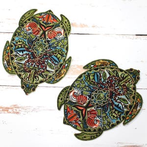 Juego de 2 apliques termoadhesivos con diseño de tortugas marinas, animales tribales nativos, vida oceánica, tela de edredón cortada a mano.