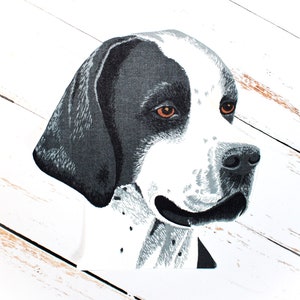 Pode incluir: Uma ilustração em preto e branco da cabeça de um cão. O cão tem um rosto branco com manchas pretas e orelhas pretas. Os olhos do cão são castanhos.