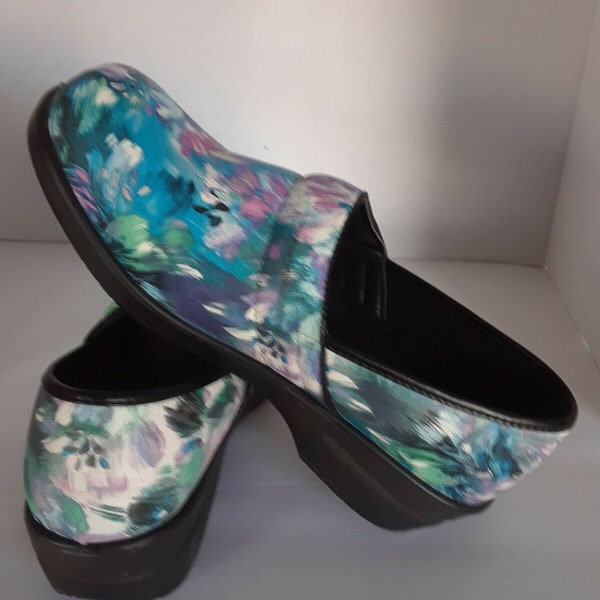 Anti Slip Women's Nursing Shoes with a Hand Painted Floral Pattern  - Size Women's US 9.5.