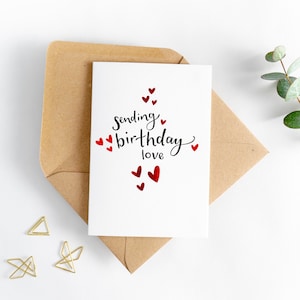 Envío de la tarjeta de amor del cumpleaños
