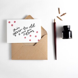 Je bent nooit te oud om je moeder kaart nodig - Geschikt voor mama's verjaardag, Moederdag of gewoon omdat.