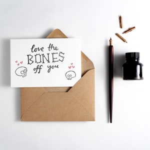 Cartão Love The Bones Off You - perfeito para dia dos namorados, aniversário ou apenas para dizer que te amo, ótimo complemento para um presente