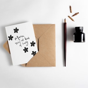 Mum All Kinds Of Lovely Letterpress Card - Adecuada para cumpleaños, Día de la Madre, nueva tarjeta de mamá o simplemente porque sí.