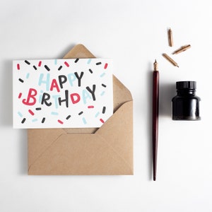 Carte confetti joyeux anniversaire - vide à l’intérieur et parfait pour ajouter à un cadeau d’anniversaire