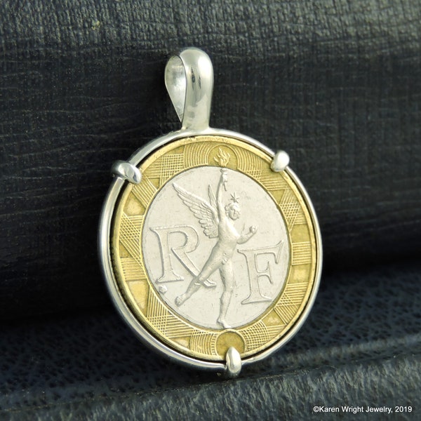 Französischer Münzschmuck mit Vintage 10 Franc in handgemachter Sterling Silber Anhänger-Einstellung