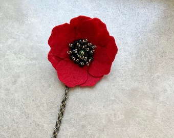 Broche de amapola de fieltro rojo: broche gótico hecho a mano con cadena