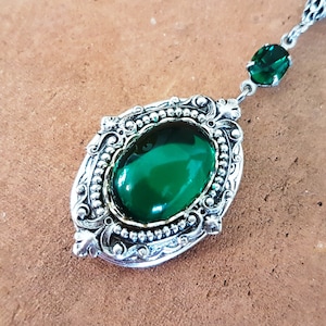 Emerald Green Victorian Locket Necklace: Ornate Photo Pendant