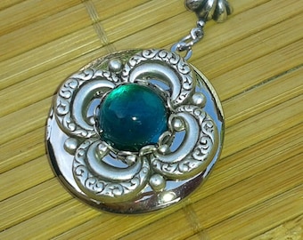Silver Shamrock Locket Necklace: Irish Celtic Emerald Green Crystal