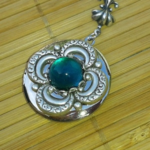 Silver Shamrock Locket Necklace: Irish Celtic Emerald Green Crystal