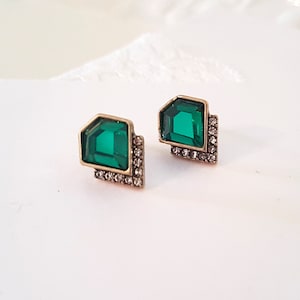 Vintage Find Art Deco Style Dainty Emerald Green Stud Earrings geometric studs crystal rhinestone earrings retro antique Gatsby triangle